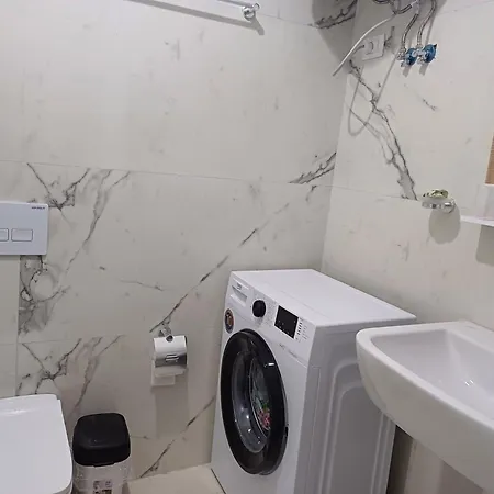 Jon's * Golem (Tirana)